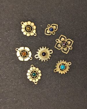 Lot de connecteurs laiton avec pierres X 7 n°36 – Seven chakra