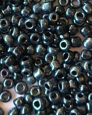 Perles de rocaille n°06 – Ardoise irisé