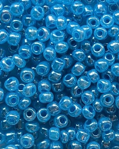 Perles de rocaille n°20 – Bleu irisé