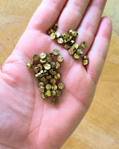 Perles rondes striées en laiton – 5mm – DIY
