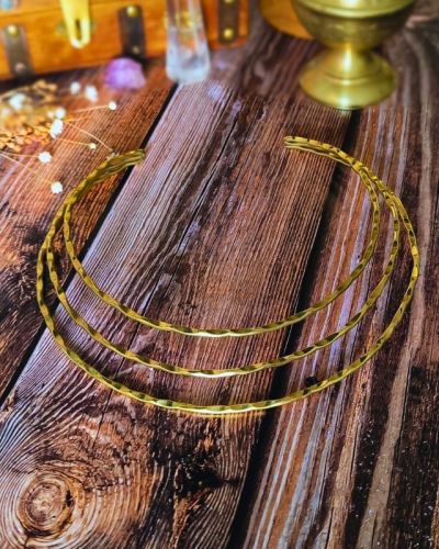 Torque triple rang, doré en laiton