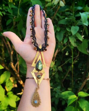 Collier Yantra micro-macramé