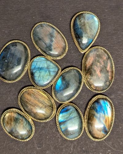 Lot 10 pierres rainurées doré – labradorite – grande taille – n°11