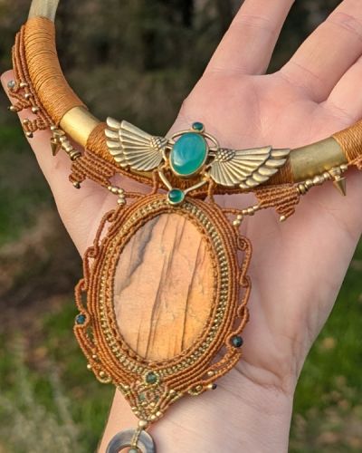 Collier Khepri – micro macramé