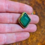 Pierre sertie de laiton losange doré – 23 mm x 18 mm
