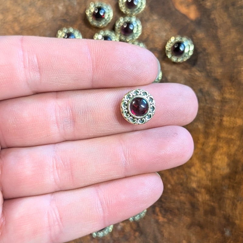 Pierre sertie de laiton ronde doré – 23 mm x 18 mm
