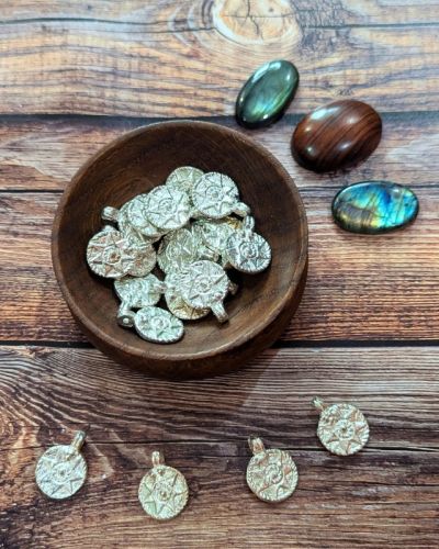 Charms en laiton argenté – design n°04