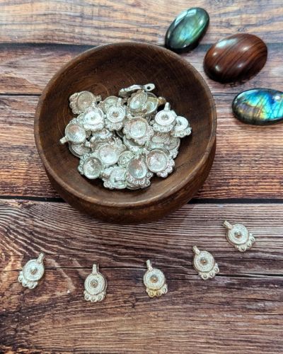 Charms en laiton argenté – design n°05